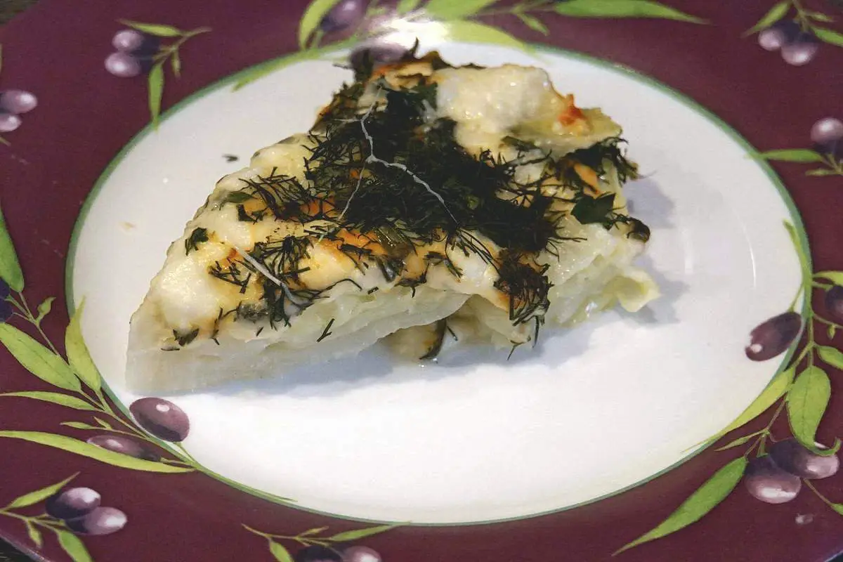 Печеная капуста под сырным соусом