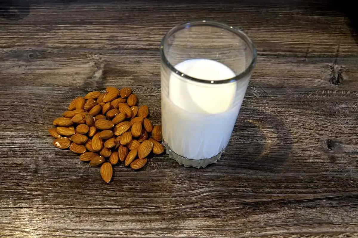 Миндальное молоко
