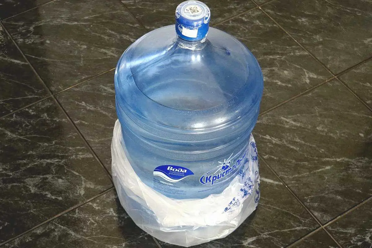 вода