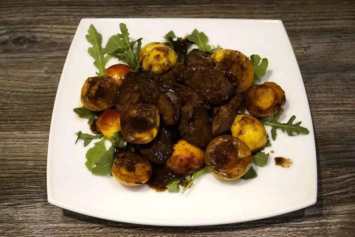 Салат из куриной печени