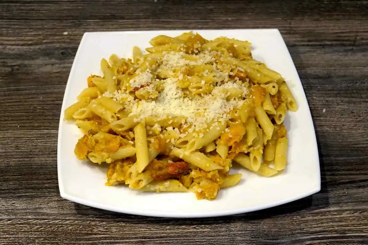 Пенне с тыквой и грецкими орехами