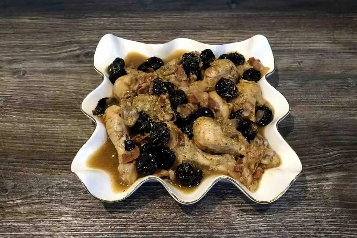 Курица с черносливом
