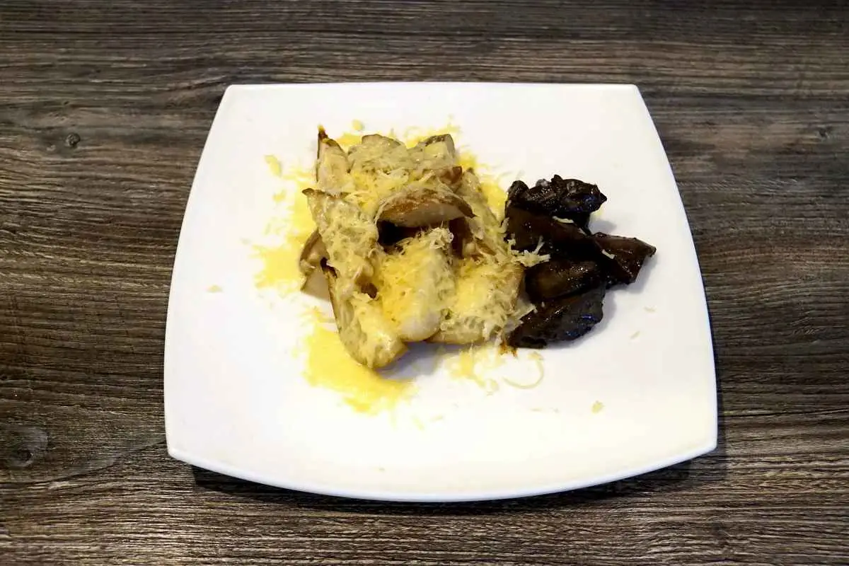 Груши, запеченные с пармезаном