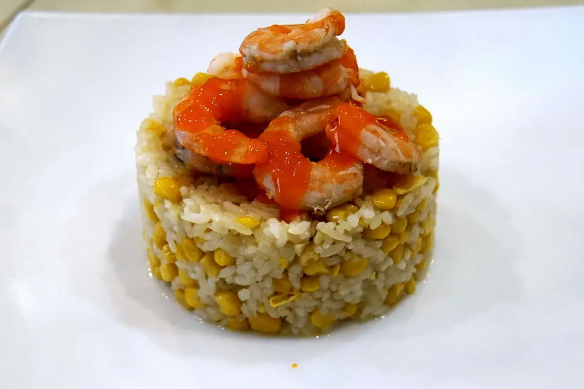 Рис с кукурузой и креветками