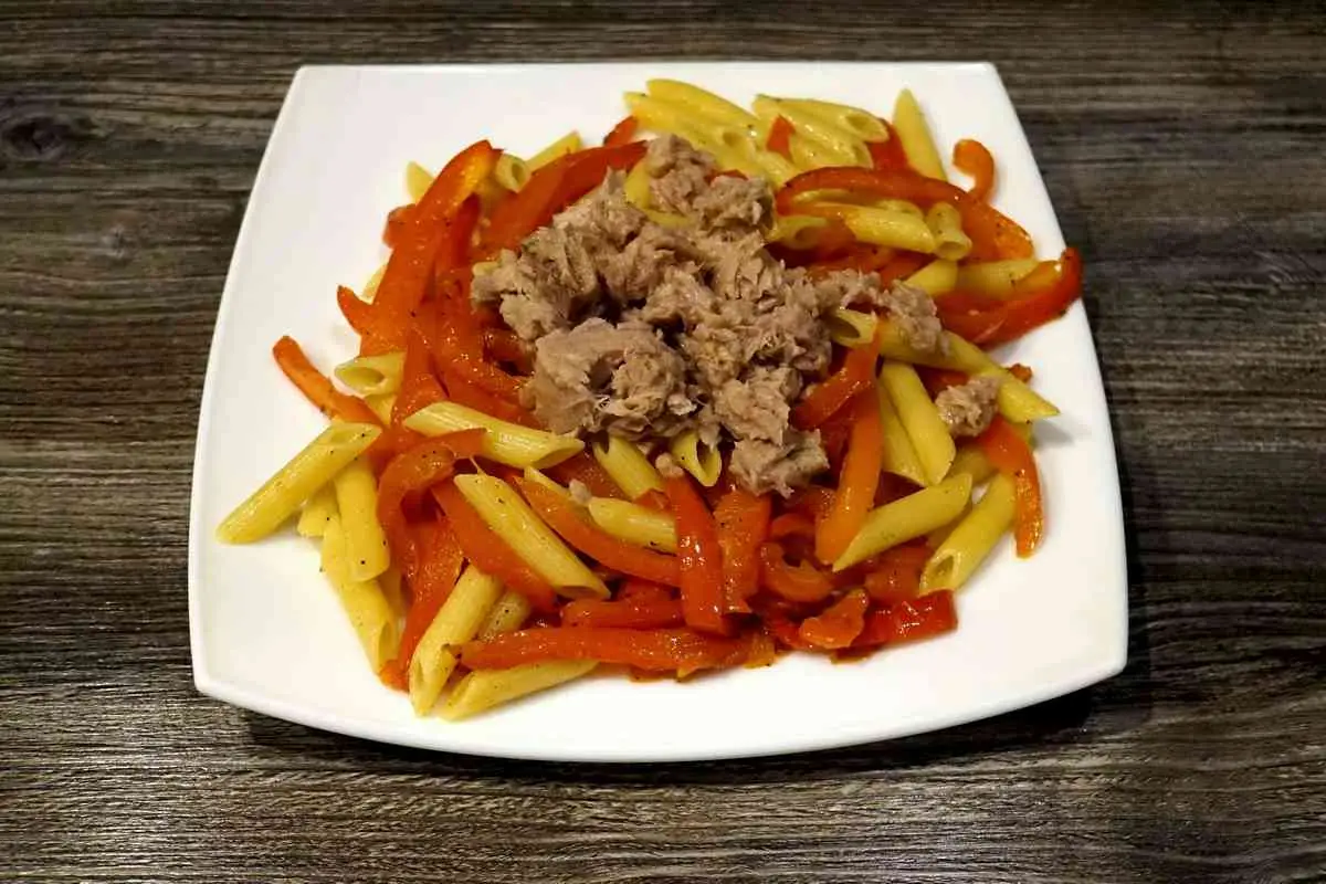 Тунец в масле с перцами