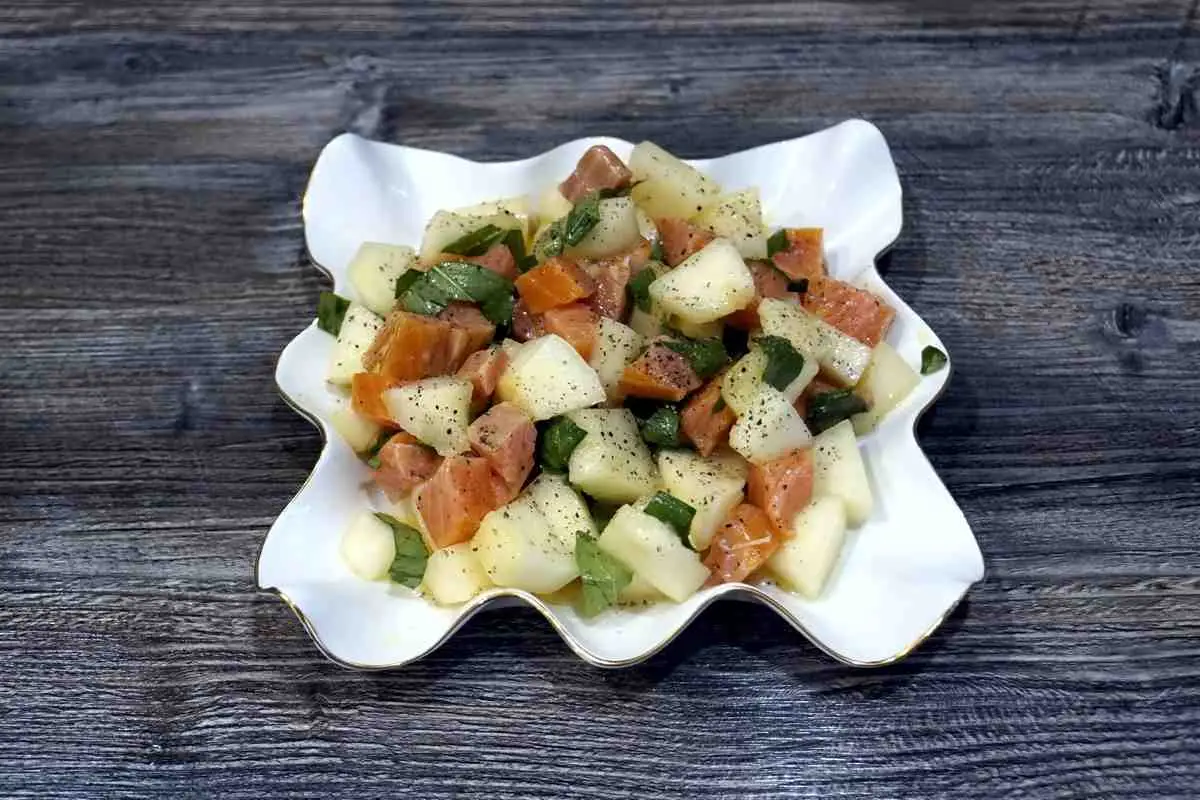 Дыня с копченой лососиной