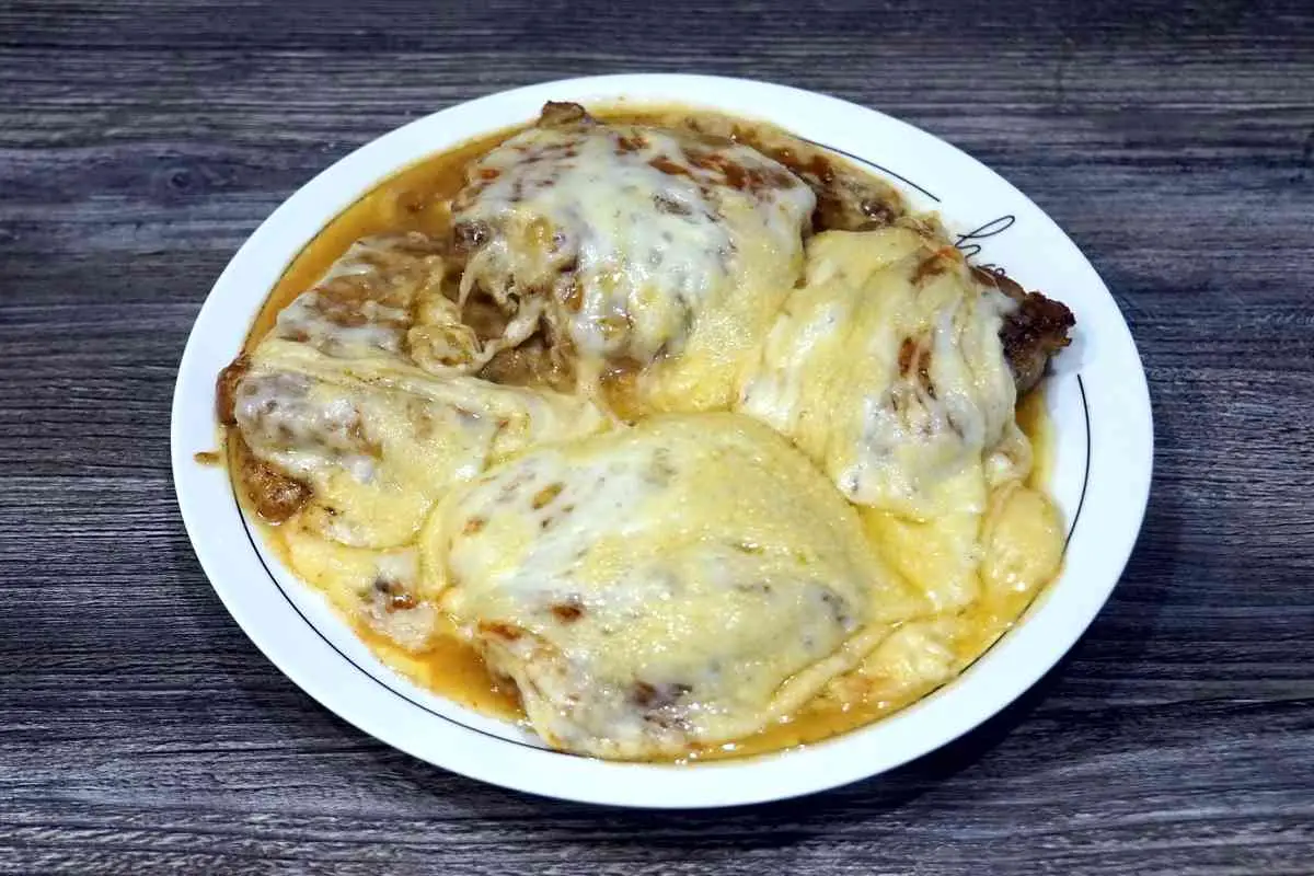 Свинина под сыром