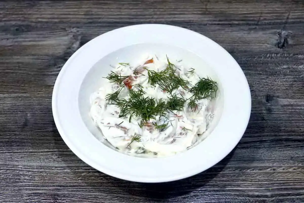 Взбитые сливки с копченой лососиной